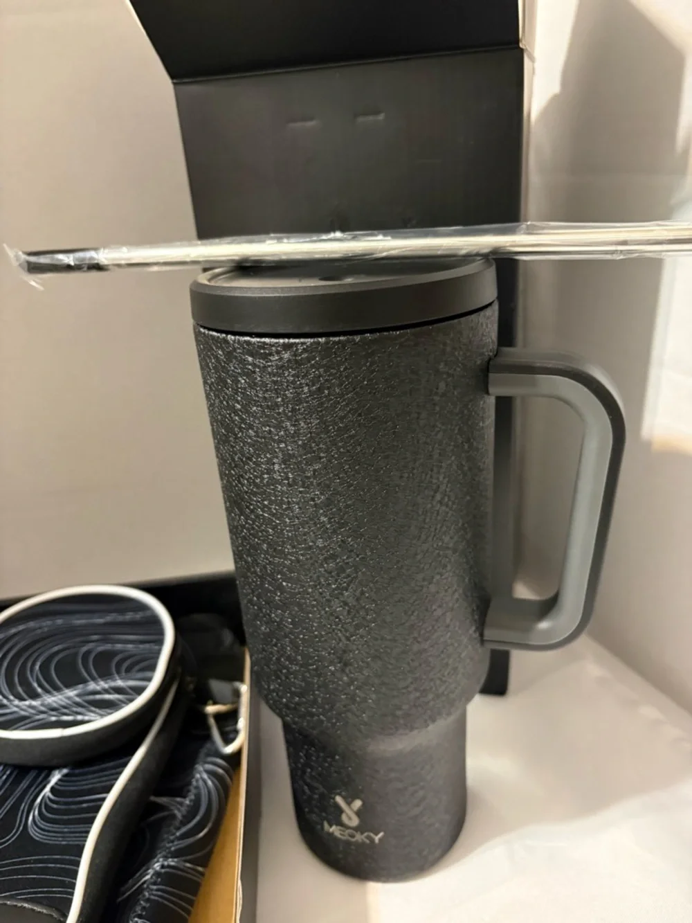 Meoky 40oz Tumbler Handle Leak-proof Lid Straw Insulated Coffee Mug with carrier